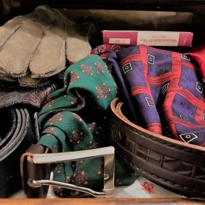 Belts, cravats, ties, gloves and hankies